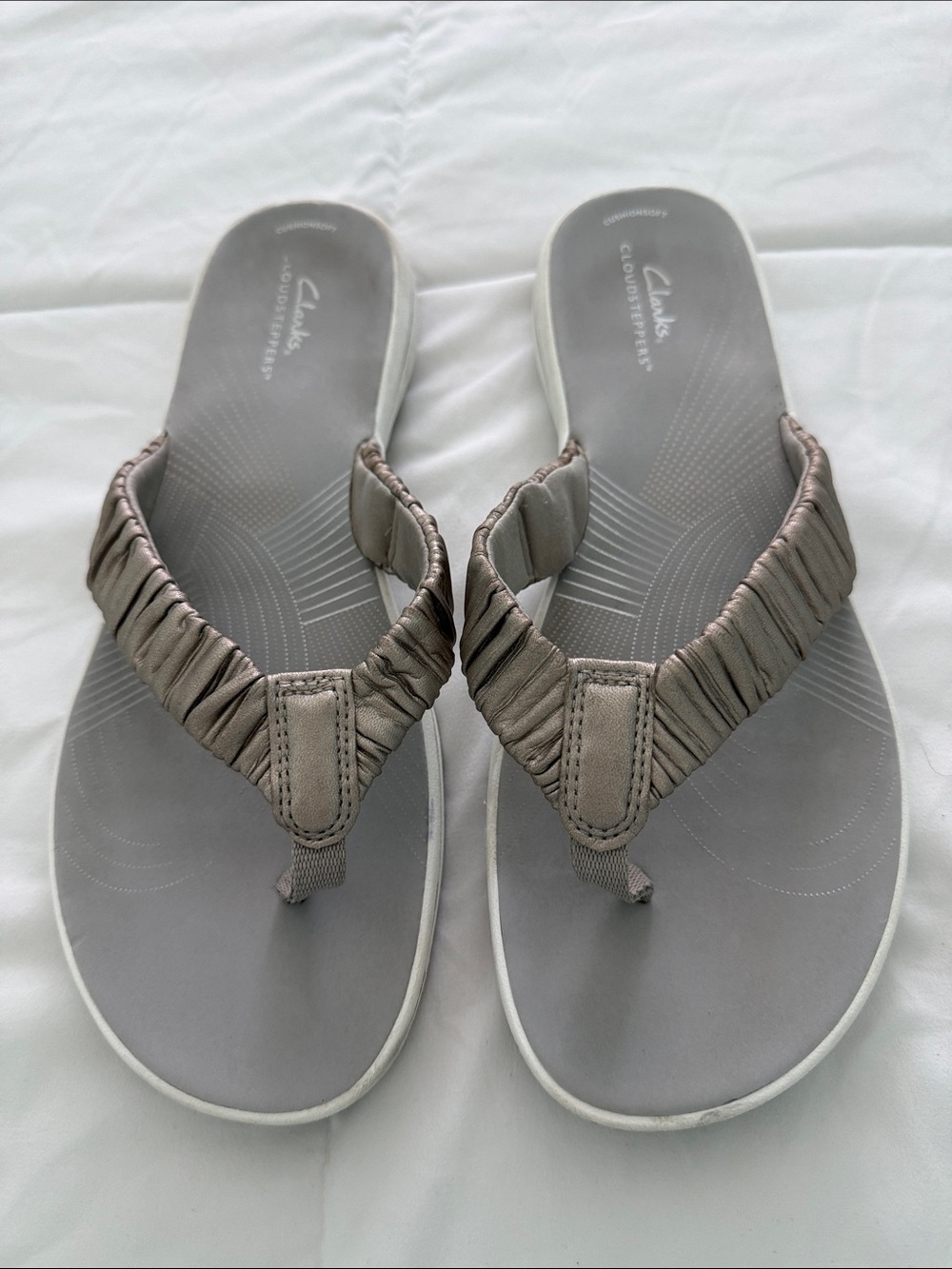 Clark’s Breeze Rae Flip Flops Champagne Size 11